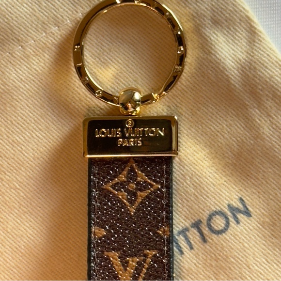 Louis Vuitton Dragonne Key Holder, LV Monogram, Brown Keychain, Box & Dust Bag - Picture 3 of 6